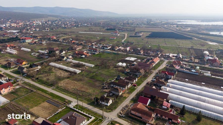Casă cu 2 camere cu Teren 1570 Mp în Ghioroc