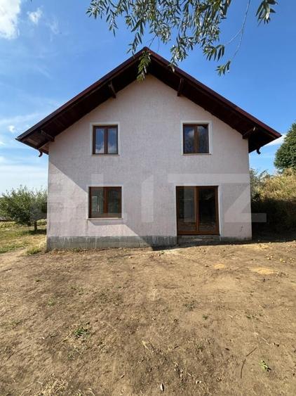 Casă individuală cu 4 camere cu Canalizare în Exterior Sud