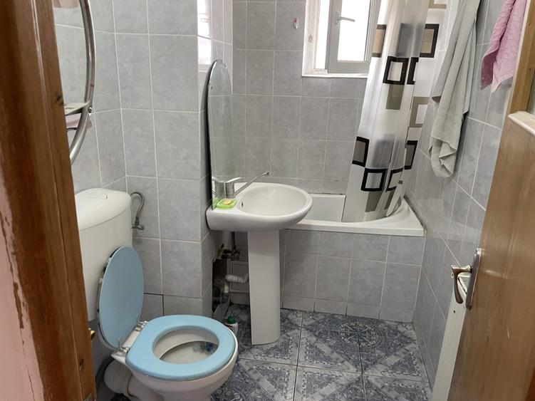 Apartament cu 3 camere semidecomandat în Zahana