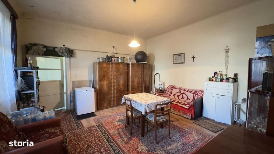 Casă cu 4 camere în Central