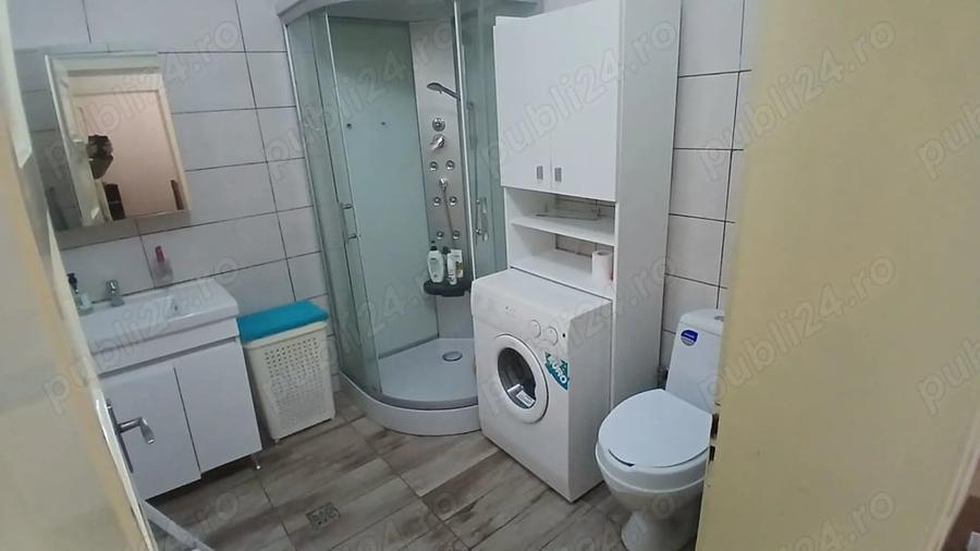Apartament cu 4 camere semidecomandat în Central