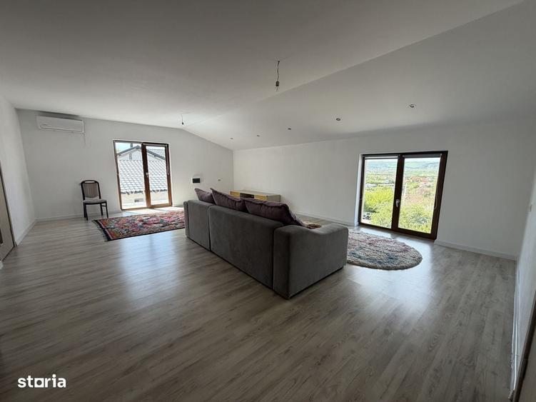Casă cu 4 camere cu Teren 1175 Mp în Central