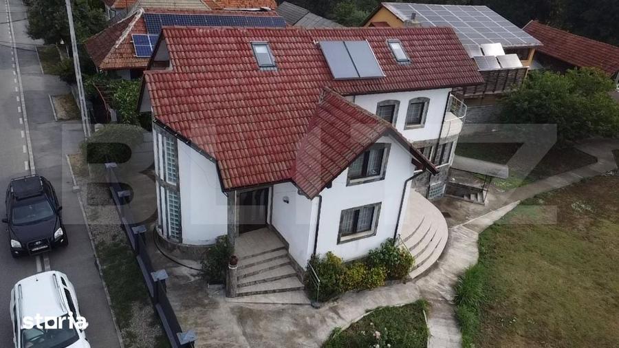 Casă cu 4 camere cu Teren 3300 Mp în Arcani