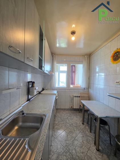 Apartament cu 3 camere decomandat în Pajura
