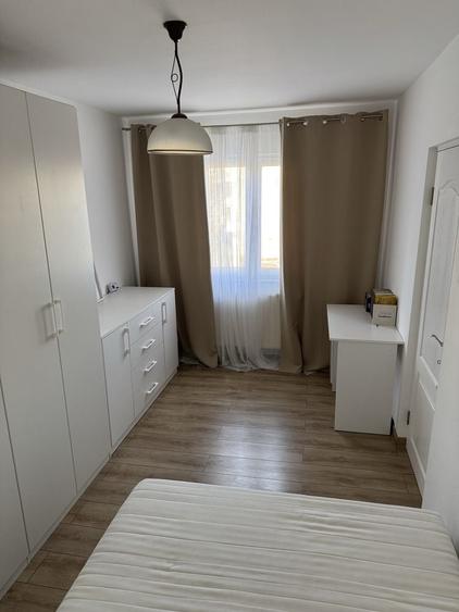 Apartament cu 3 camere semidecomandat în Micro 15