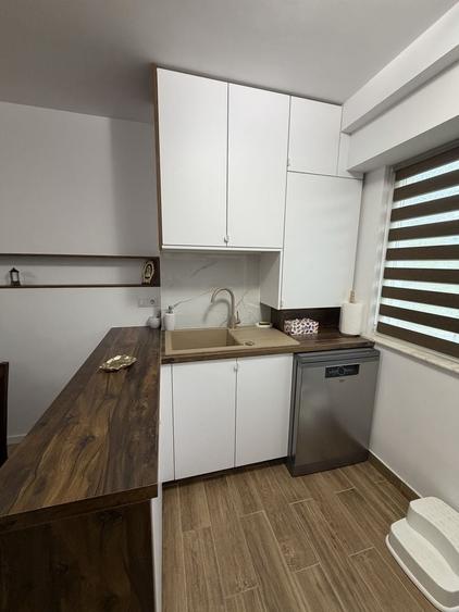 Apartament cu 3 camere decomandat în Republicii