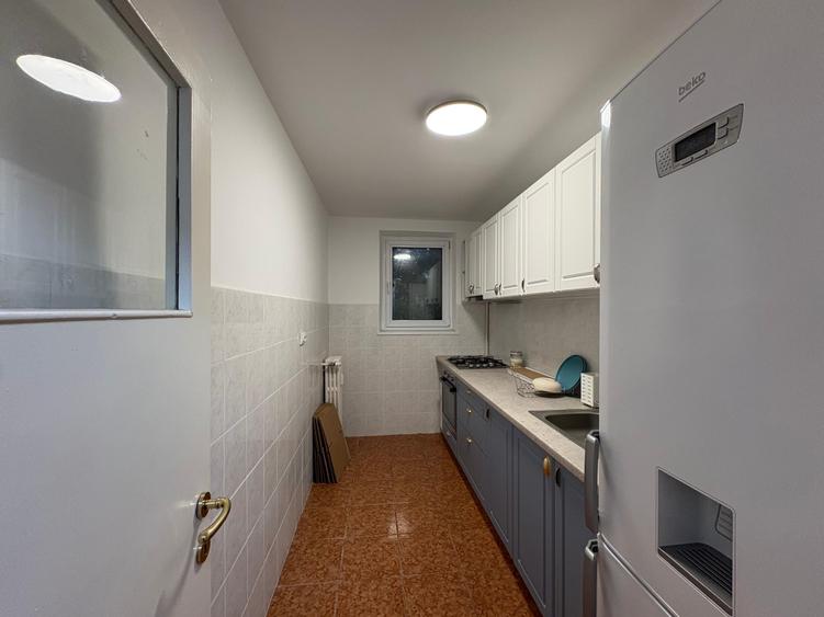 Apartament cu 2 camere semidecomandat în P-ța Victoriei