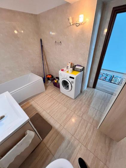 Apartament cu 3 camere decomandat în Vitan