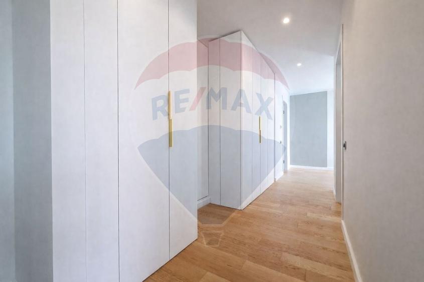 Apartament cu 3 camere semidecomandat, mobilat în Aviației