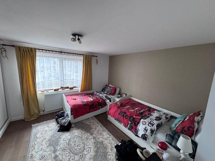 Casă cu 4 camere cu Teren 813 Mp în Central