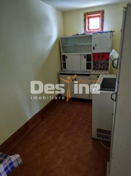 Casă cu 6 camere cu Teren 11250 Mp în Ștubeiu