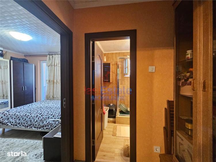 Apartament cu 2 camere semidecomandat, mobilat în Podu Roș