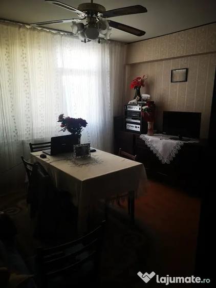 Apartament cu 4 camere decomandat în Vest