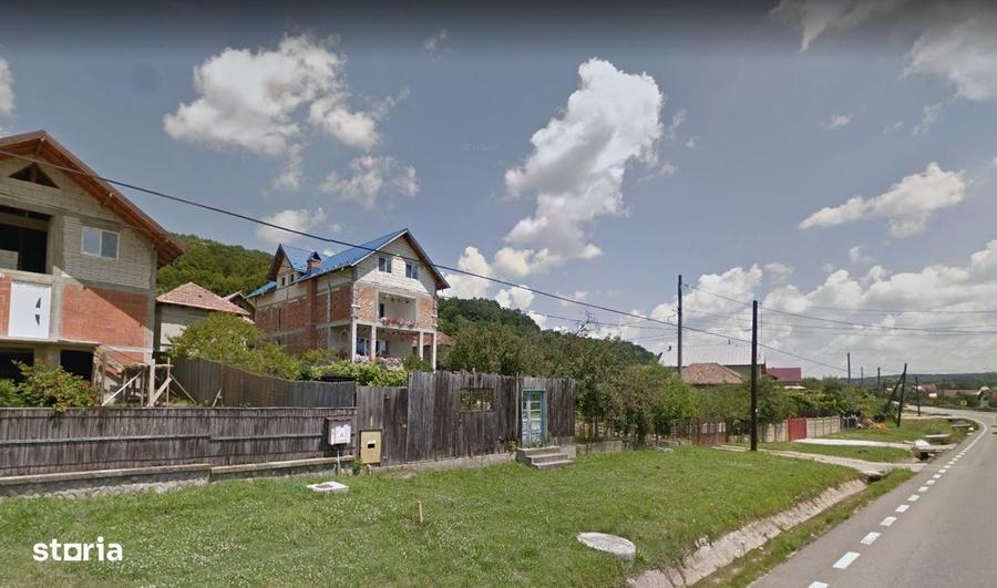 Casă cu 4 camere în Prislopu Mic