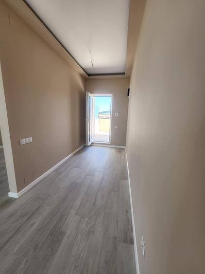 Penthouse cu 3 camere semidecomandat în Florești