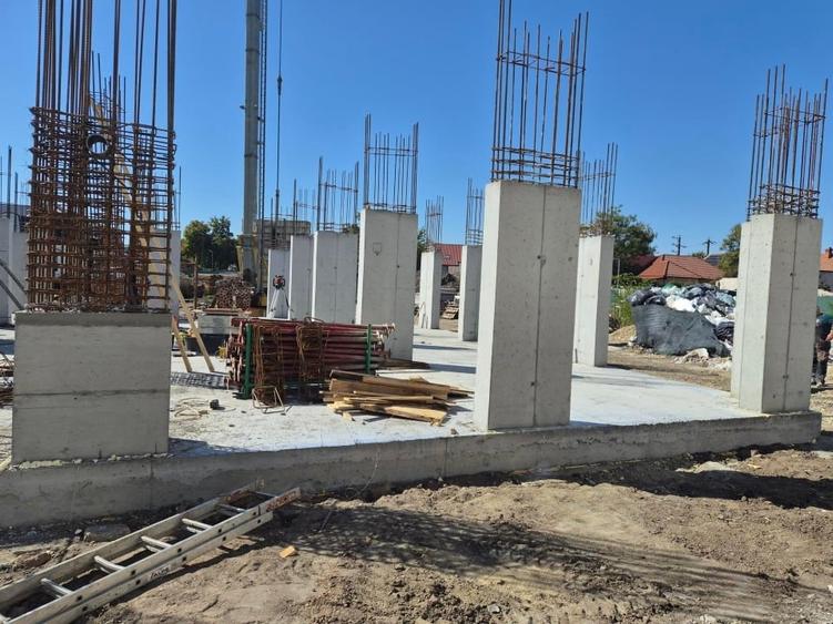 Apartament cu 2 camere decomandat în Lipovei