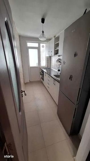 Apartament cu 3 camere decomandat, mobilat în Podu Roș