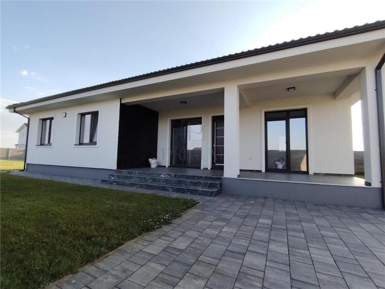 Casă individuală cu 4 camere cu Teren 750 Mp în Moșnița Veche