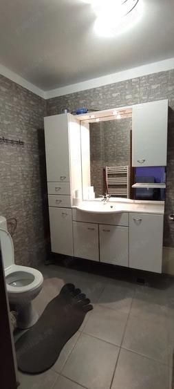 Apartament cu 2 camere semidecomandat, mobilat în Florești
