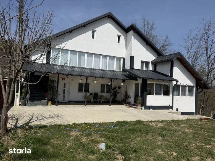 Casă cu 7 camere cu Teren 5900 Mp în Băbana