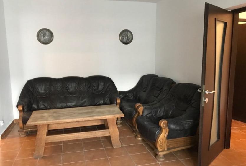 Apartament cu 4 camere decomandat în Moșilor