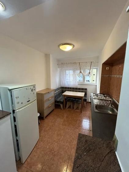 Apartament cu 3 camere decomandat, mobilat în Bucur Obor