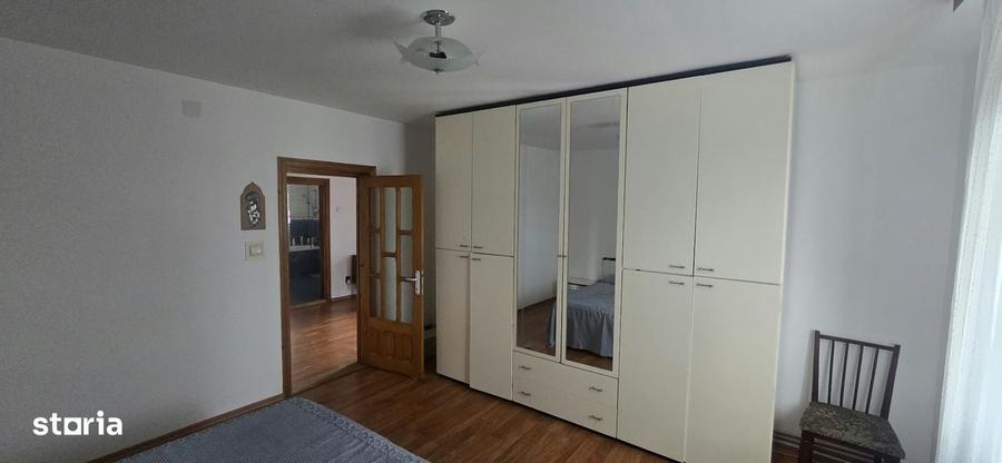 Casă cu 3 camere în Petrești