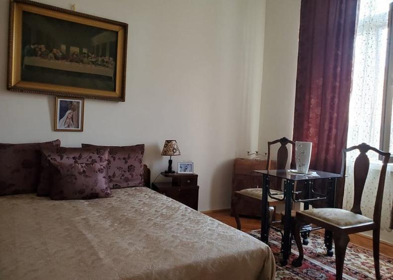 Apartament cu 3 camere semidecomandat în Ultracentral