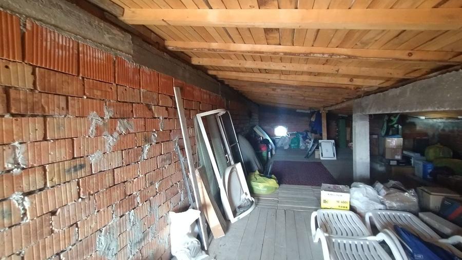Casă individuală cu 8 camere cu Canalizare în Km 5