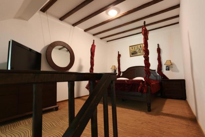 Hotel/Pensiune, de 19 mp, în Moieciu de Sus