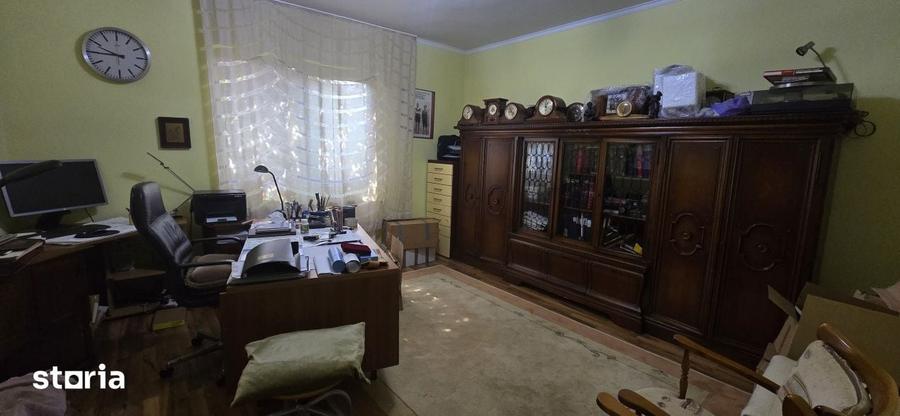 Casă cu 6 camere cu Teren 422 Mp în Sud