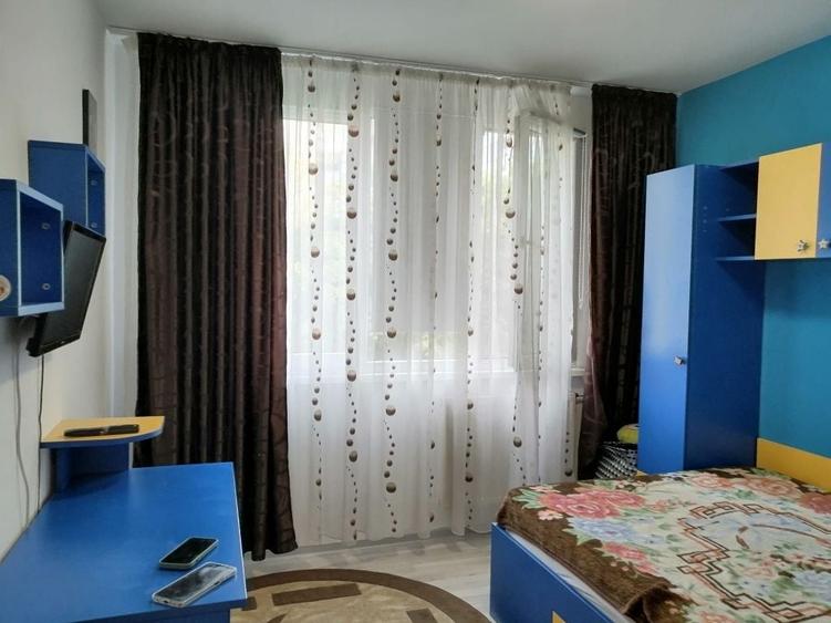 Apartament cu 3 camere semidecomandat în Central
