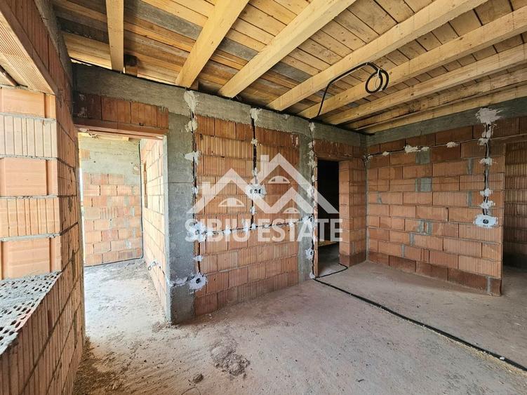 Duplex cu 4 camere cu Canalizare în Arhitecților - Calea Cisnădiei