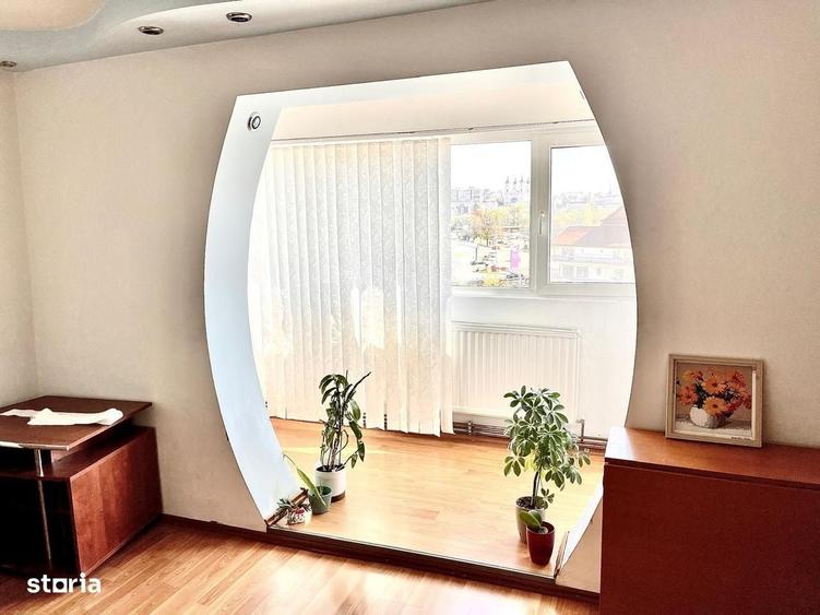 Apartament cu 3 camere semidecomandat în Galata