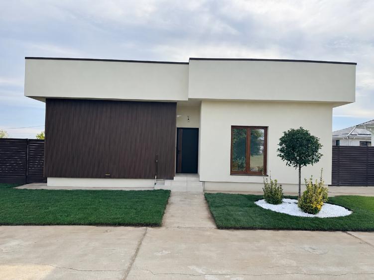 Casă individuală cu 3 camere cu Canalizare în Balotești