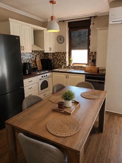 Apartament cu 3 camere decomandat în Giroc