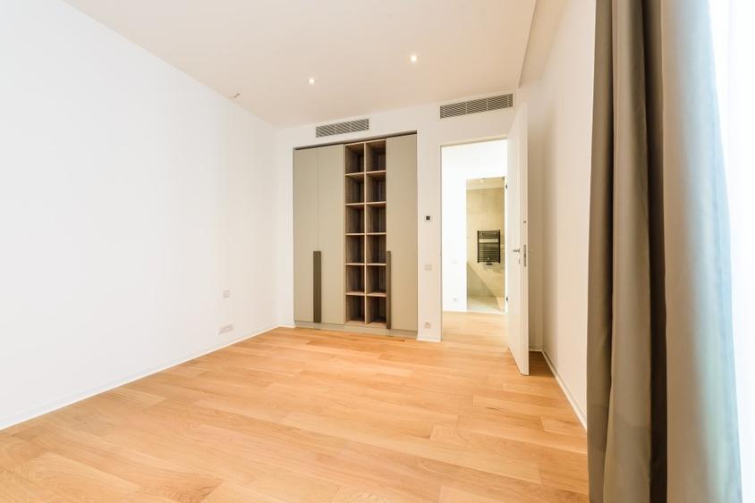 Apartament cu 4 camere decomandat, mobilat în Mamaia