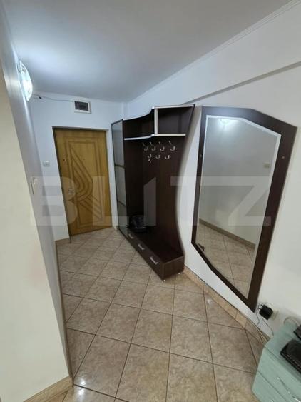 Apartament cu 4 camere decomandat, mobilat în Central