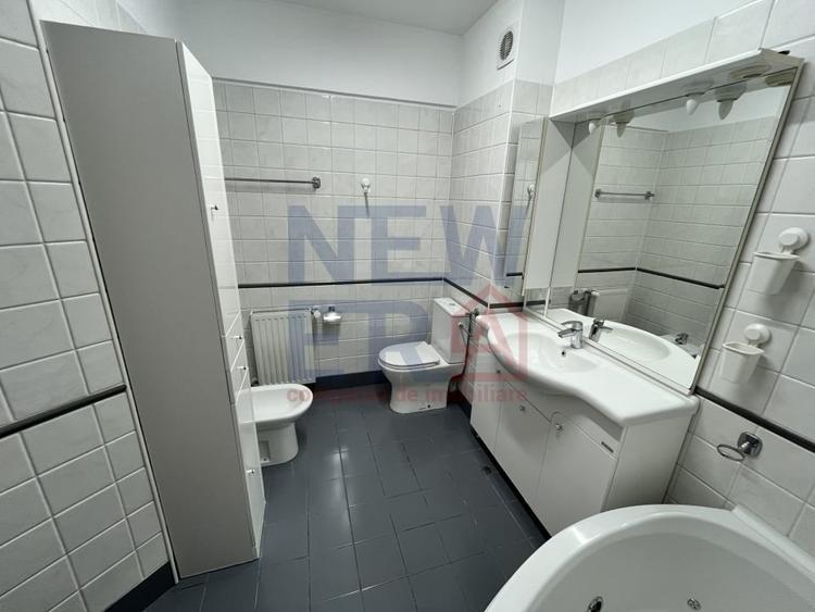 Apartament cu 5 camere decomandat, mobilat în Aviatorilor