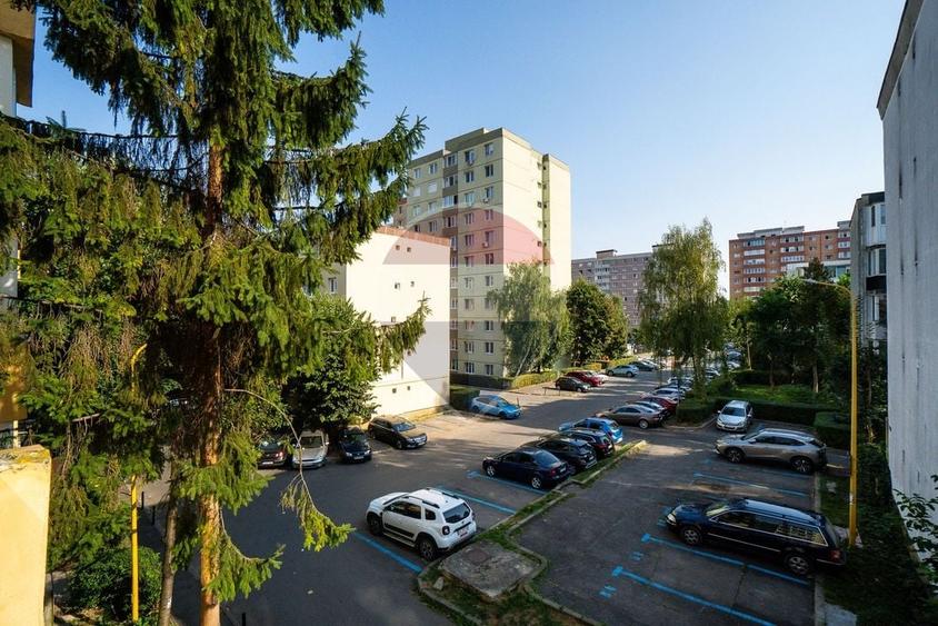 Apartament cu 3 camere semidecomandat, mobilat în Astra