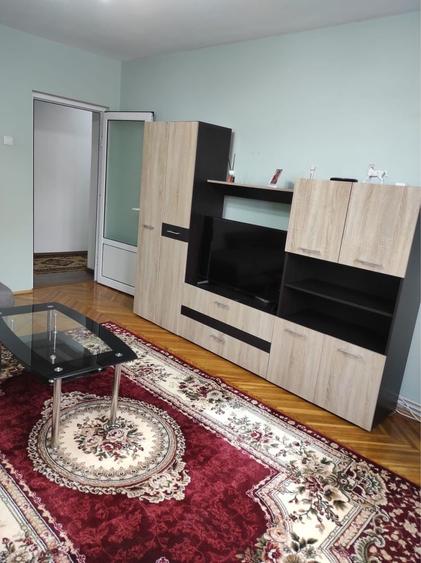 Apartament cu 3 camere decomandat în Exterior Vest