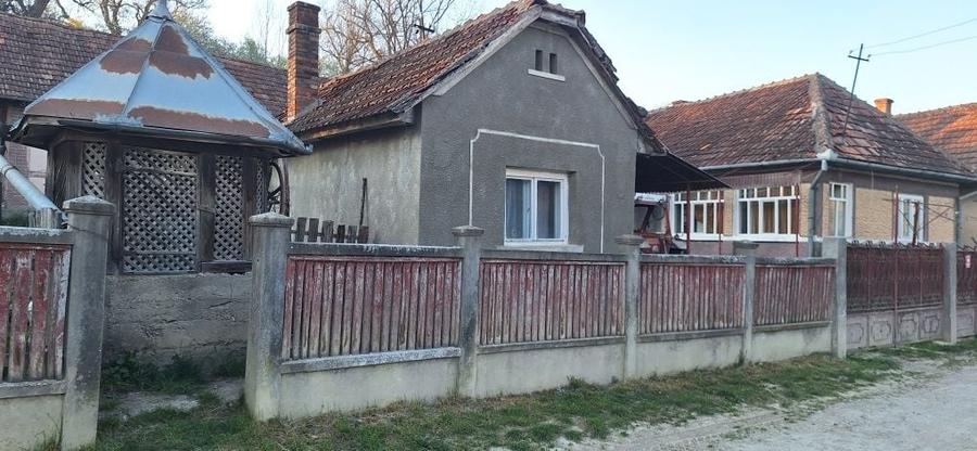 Casă cu 4 camere în Turbuța