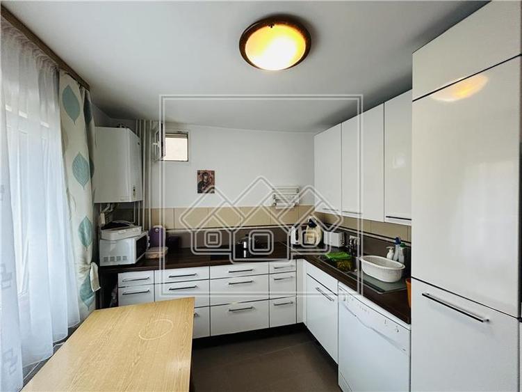 Duplex cu 7 camere cu Canalizare în Terezian