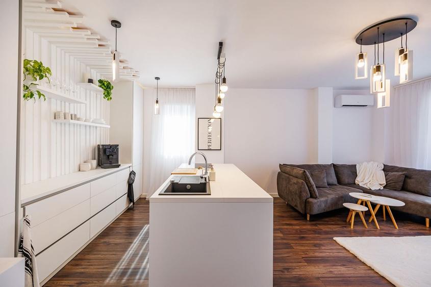Penthouse cu 2 camere semidecomandat, mobilat în Aradului