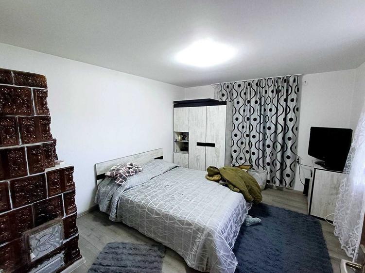 Casă cu 3 camere în Curtișoara