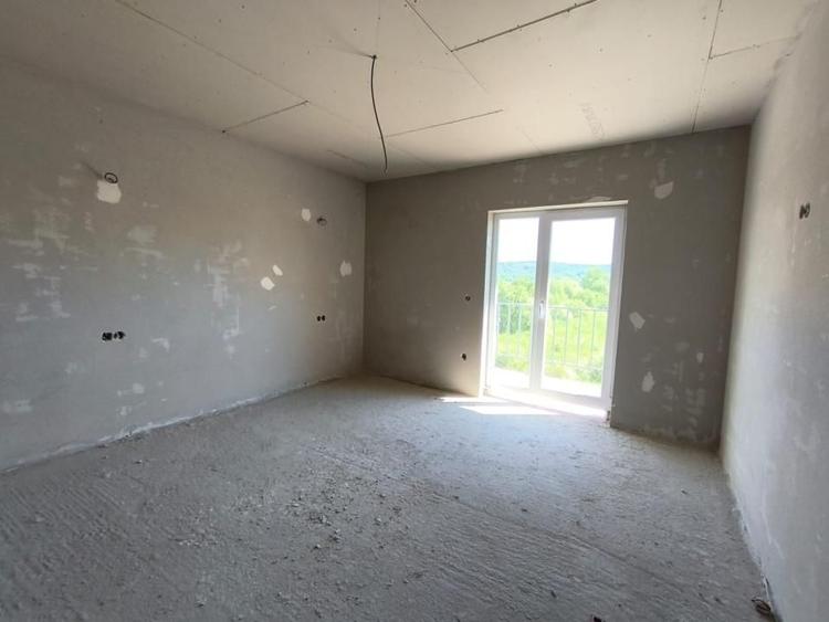 Casă cu 4 camere cu Teren 280 Mp în Mohu