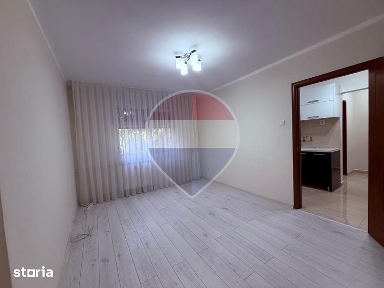 Apartament cu 3 camere semidecomandat în Central
