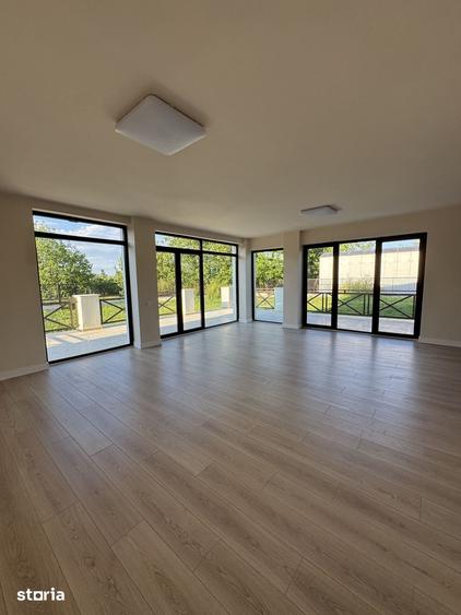 Casă cu 7 camere cu Teren 1146 Mp în Crevedia