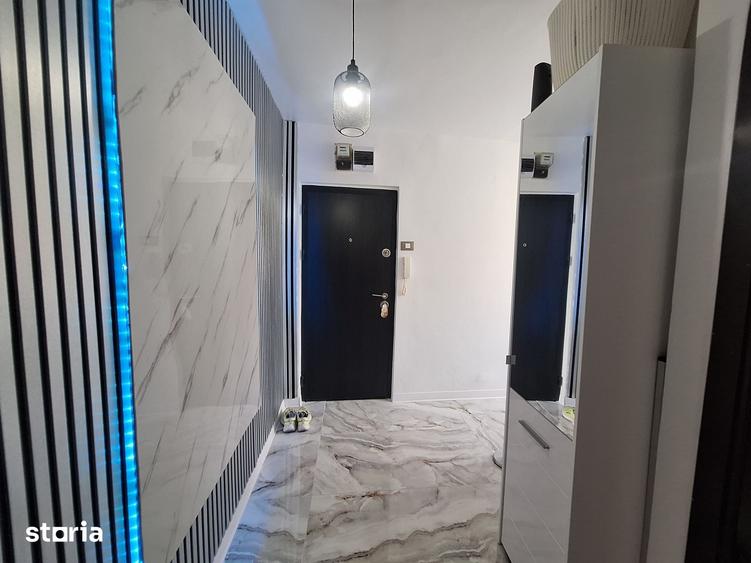 Apartament cu 3 camere semidecomandat în Girocului