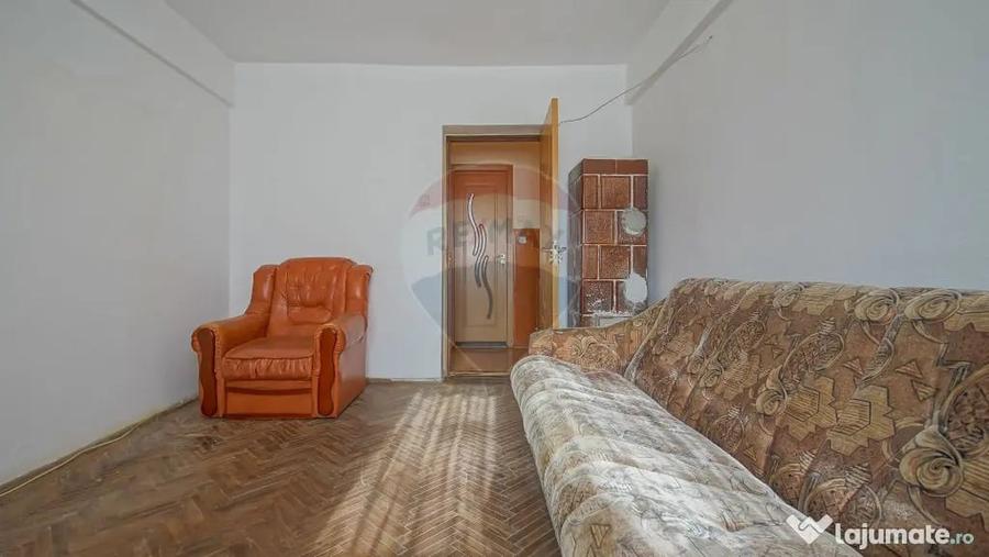 Apartament cu 4 camere semidecomandat în Stupini